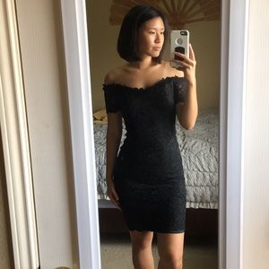 STUNNING vintage lace off shoulder body con dress